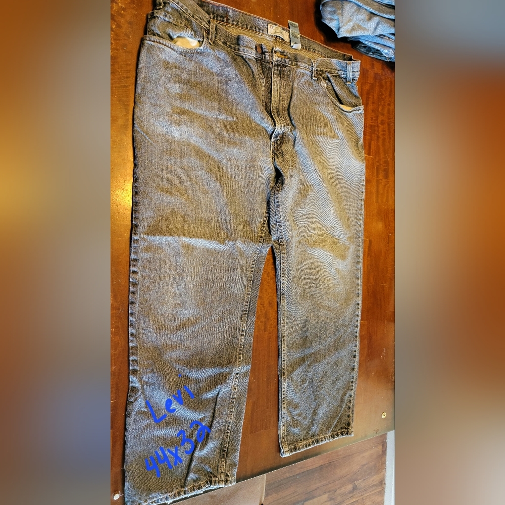 Levi mens jeans 44x30